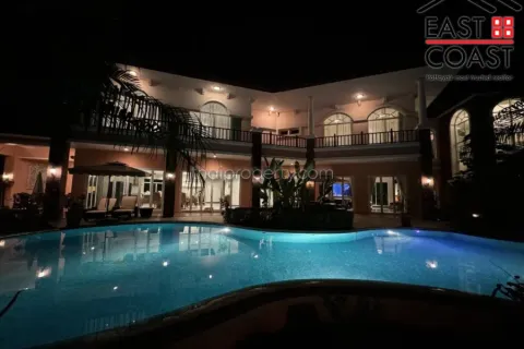 Casa de 4 dormitorios en Pattaya, Tailandia № 212239 - foto 11