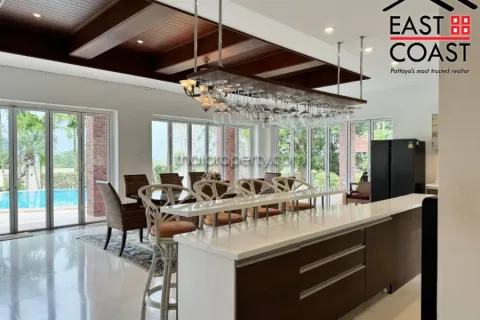 Casa de 4 dormitorios en Pattaya, Tailandia № 212239 - foto 8
