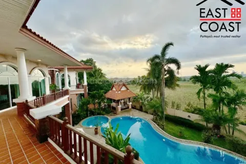 Casa de 4 dormitorios en Pattaya, Tailandia № 212239 - foto 3