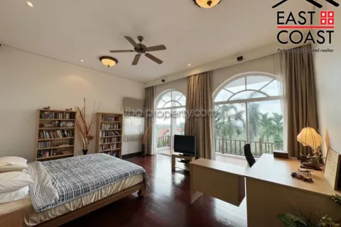 Casa de 4 dormitorios en Pattaya, Tailandia № 212239 - foto 4