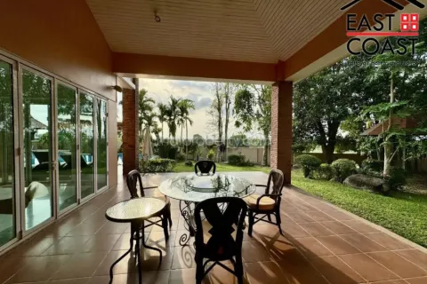 Casa de 4 dormitorios en Pattaya, Tailandia № 212239 - foto 15