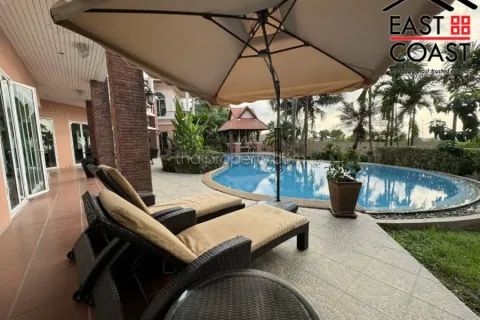 Casa de 4 dormitorios en Pattaya, Tailandia № 212239 - foto 20