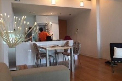 Кондоминиум с 2 спальнями в Сатхоне, Бангкок, Таиланд № 145539 - фото 2