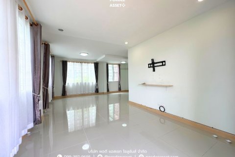 House in Nakhon Pathom, Thailand 3 bedrooms № 156493 - photo 5