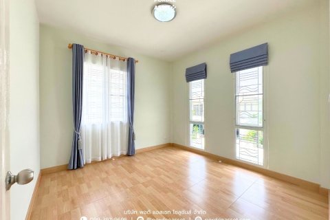 House in Nakhon Pathom, Thailand 3 bedrooms № 156493 - photo 12