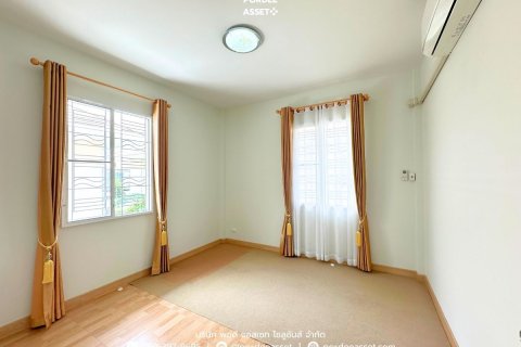 House in Nakhon Pathom, Thailand 3 bedrooms № 156493 - photo 13