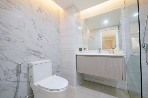 Condo in Watthana, Bangkok, Thailand, 2 bedrooms  № 156488 - photo 7