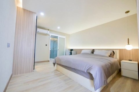 Condo in Watthana, Bangkok, Thailand, 2 bedrooms  № 156488 - photo 6