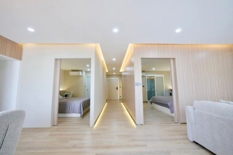 Condo in Watthana, Bangkok, Thailand, 2 bedrooms  № 156488 - photo 8