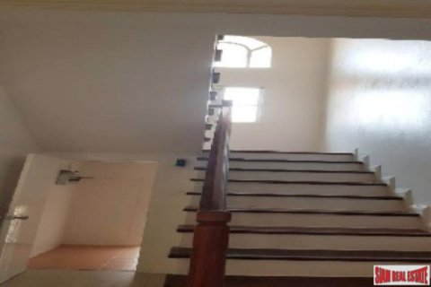 House in Bangkok, Thailand 3 bedrooms № 193060 - photo 3