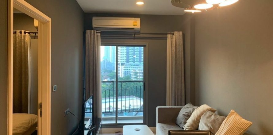 Studio in the Condo in Khlong Toei, Bangkok, Thailand  № 149304