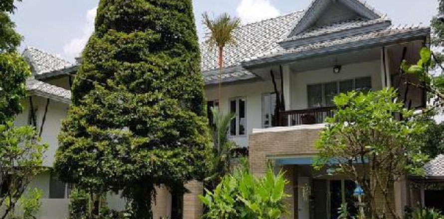 Villa à Lat Phrao, Bangkok, Thaïlande 4 chambres № 193048