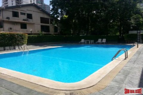Hotel apartment in Bangkok, Thailand 3 bedrooms № 193054