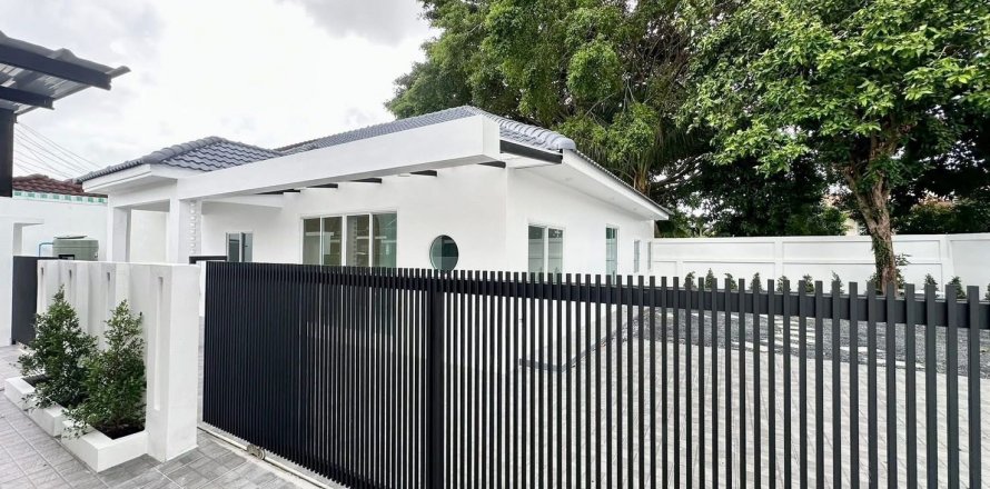 House in Phuket, Thailand 4 bedrooms № 138691