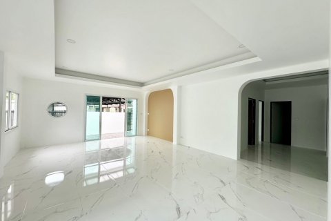 House in Phuket, Thailand 4 bedrooms № 138691 - photo 18