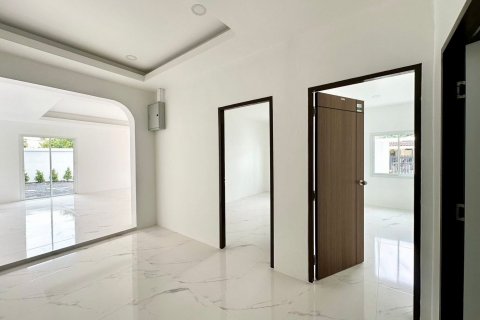 House in Phuket, Thailand 4 bedrooms № 138691 - photo 15