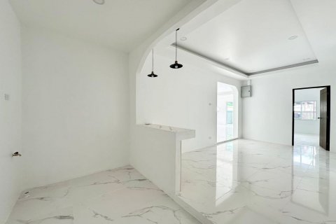 House in Phuket, Thailand 4 bedrooms № 138691 - photo 17