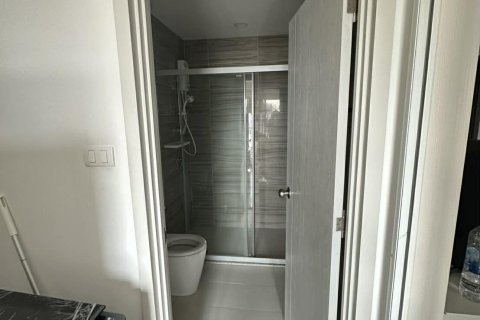 Studio dans le Condo à Bang Kapi, Bangkok, Thaïlande  № 171164 - photo 10