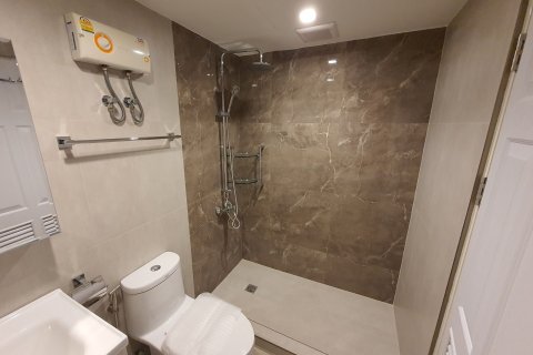 Condo à Yan Nawa, Bangkok, Thaïlande, 2 chambres  № 171167 - photo 12