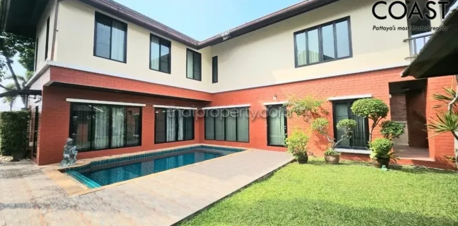 Casa de 3 dormitorios en Pattaya, Tailandia № 212496