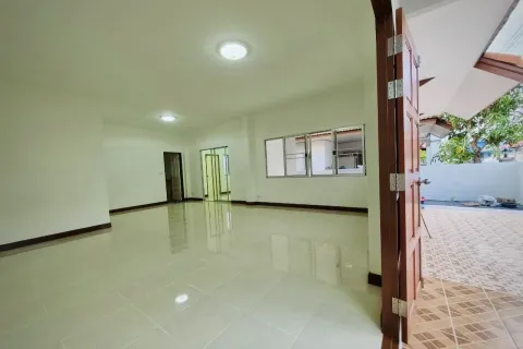 House in Phuket, Thailand 3 bedrooms № 161825 - photo 2