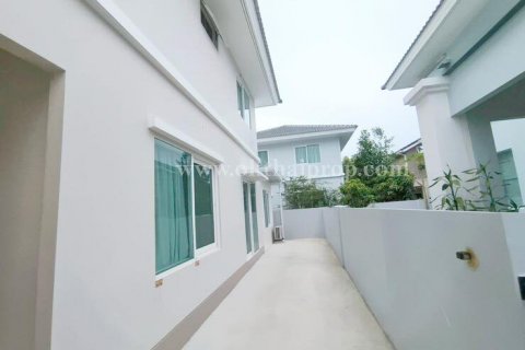 House in Samut Sakhon, Thailand 4 bedrooms № 141818 - photo 13