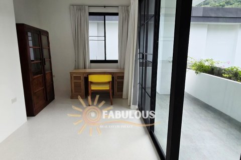 Villa in Rawai, Thailand 4 bedrooms № 179800 - photo 26