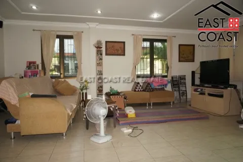 Casa de 3 dormitorios en Pattaya, Tailandia № 213932 - foto 5