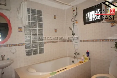 Casa de 3 dormitorios en Pattaya, Tailandia № 213932 - foto 16