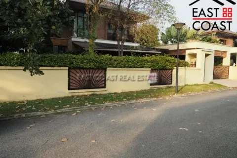Casa de 4 dormitorios en Pattaya, Tailandia № 213928