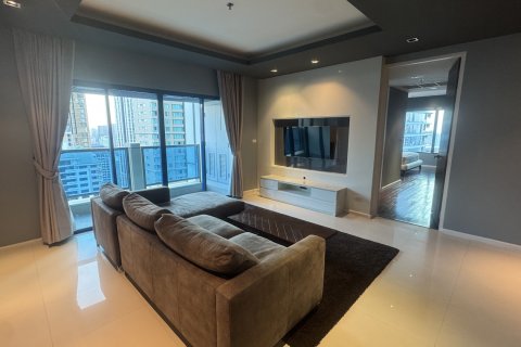 Condo in Pathum Wan, Bangkok, Thailand, 2 bedrooms  № 169428 - photo 2