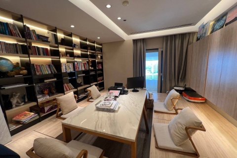 Condo à Khlong Toei, Bangkok, Thaïlande, 3 chambres № 135465 - photo 11