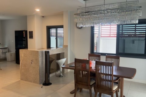 Maison à Pattaya, Thaïlande 3 chambres № 135460 - photo 28