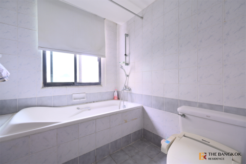 Condo in Bangkok, Thailand, 3 bedrooms  № 185544