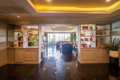 Condo à Watthana, Bangkok, Thaïlande, 3 chambres  № 170606 - photo 10