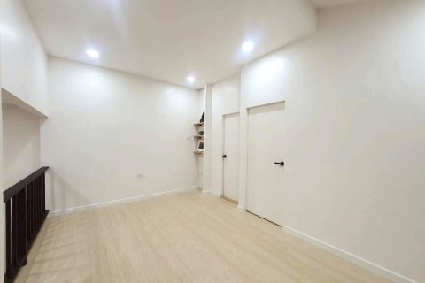 Condo à Suan Luang, Bangkok, Thaïlande, 2 chambres  № 170602 - photo 7