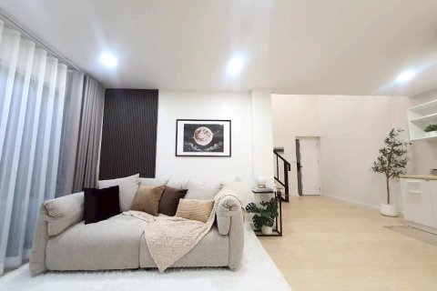 Condo à Suan Luang, Bangkok, Thaïlande, 2 chambres  № 170602 - photo 9