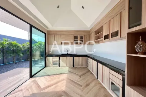 Casa de 3 dormitorios en Pattaya, Tailandia № 210638 - foto 4
