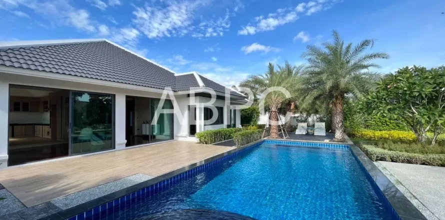 Casa de 3 dormitorios en Pattaya, Tailandia № 210638