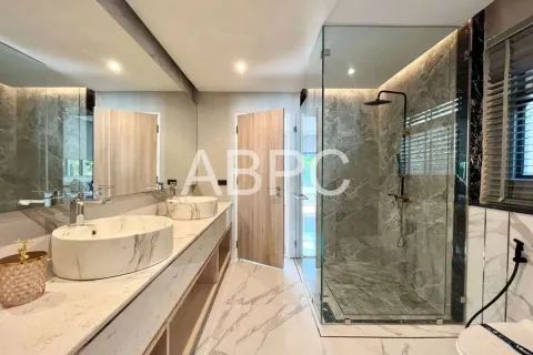Casa de 3 dormitorios en Pattaya, Tailandia № 210638 - foto 10