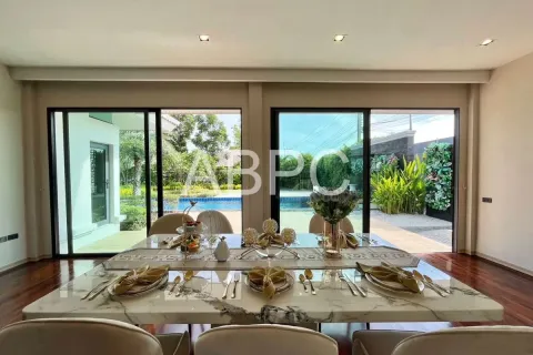 Casa de 3 dormitorios en Pattaya, Tailandia № 210638 - foto 6