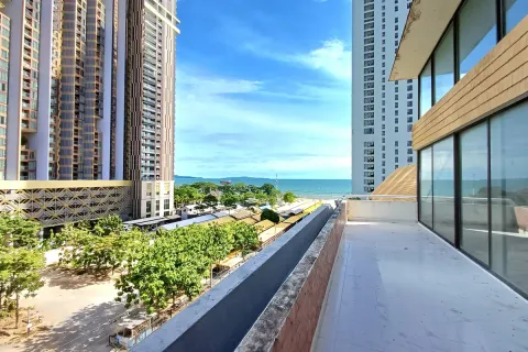 Condominio de 3 dormitorios en Jomtien Beach, Pattaya, Tailandia № 210641 - foto 2