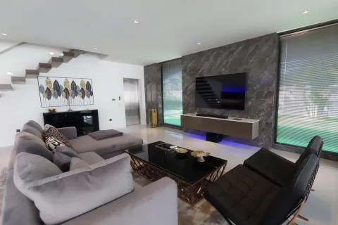 Villa in Pattaya, Thailand 6 bedrooms № 155724 - photo 16