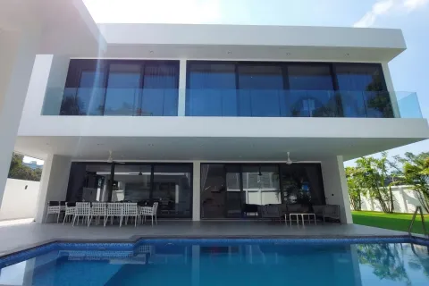 Villa in Pattaya, Thailand 6 bedrooms № 155724 - photo 2