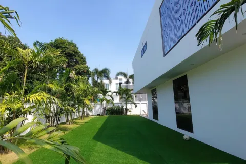 Villa in Pattaya, Thailand 6 bedrooms № 155724 - photo 8