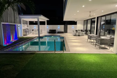 Villa in Pattaya, Thailand 6 bedrooms № 155724 - photo 12