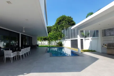 Villa in Pattaya, Thailand 6 bedrooms № 155724 - photo 7