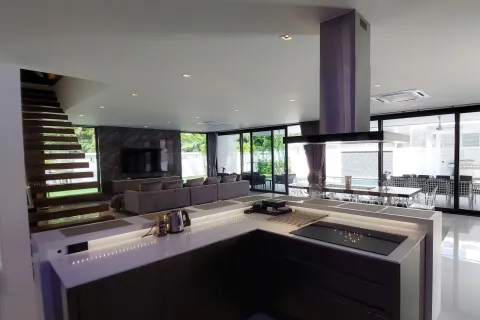 Villa in Pattaya, Thailand 6 bedrooms № 155724 - photo 15