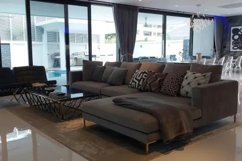 Villa in Pattaya, Thailand 6 bedrooms № 155724 - photo 17