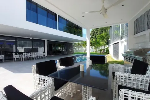 Villa in Pattaya, Thailand 6 bedrooms № 155724 - photo 3